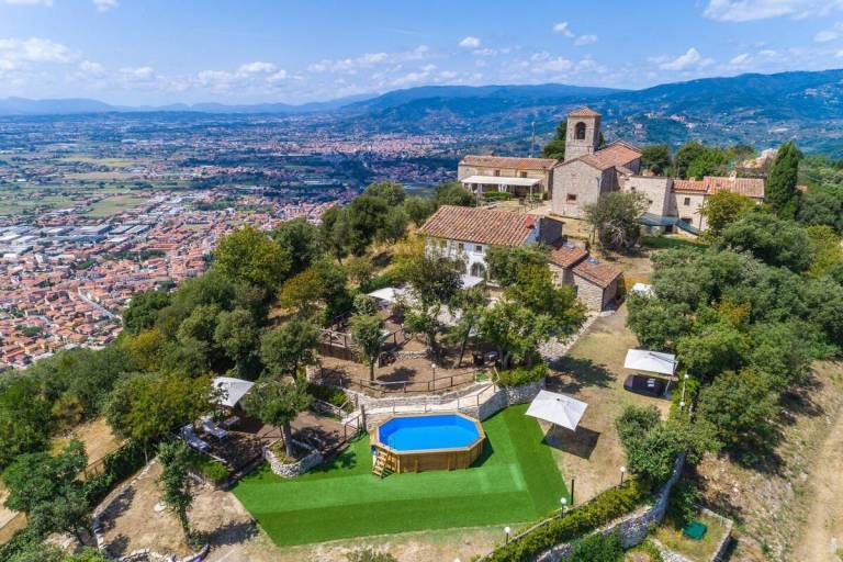 Children-friendly nice villa with grill, garden & private pool | Mountain view | Suitable for remote work | Pets are welcome — photo 2