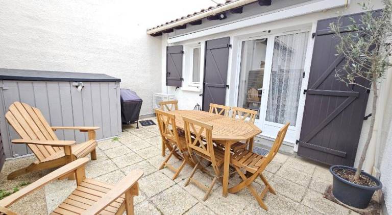 Vacation home with grill & terrace — photo 4