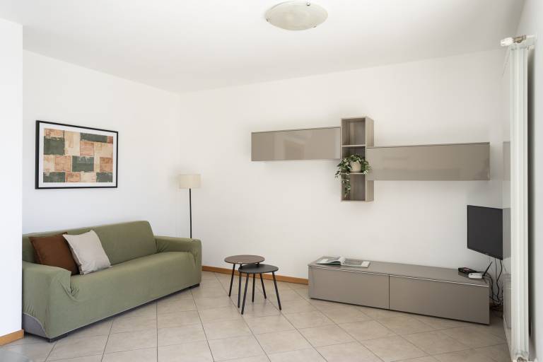 Apartment with terrace, pool & yard — photo 5