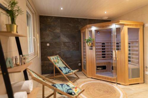 Serviced apartment with hot tub, grill & yard in Belfort