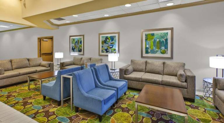 Holiday Inn & Suites Bolingbrook by IHG — photo 4