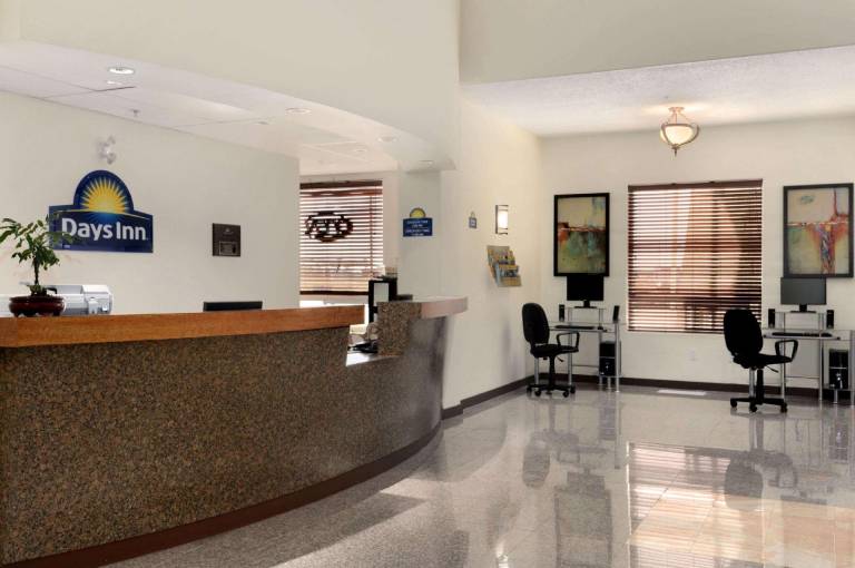 Days Inn by Wyndham Grande Prairie — photo 3