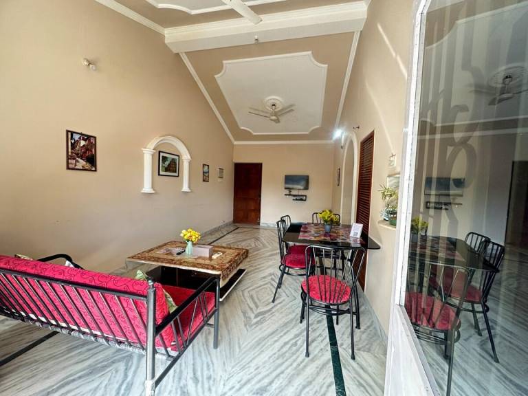 House with pool in Calangute
