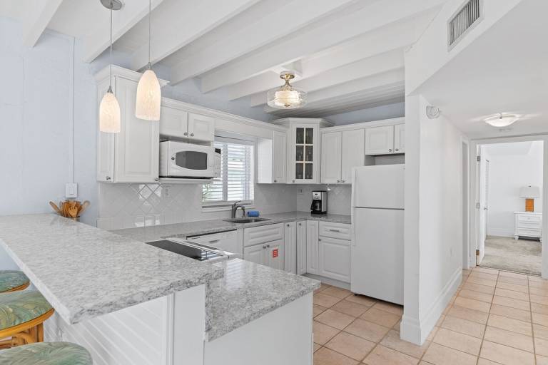 Marlin Manor Waterfront Home 2min to Open Ocean! — photo 3