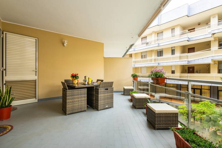 Holiday apartment with terrace — photo 2