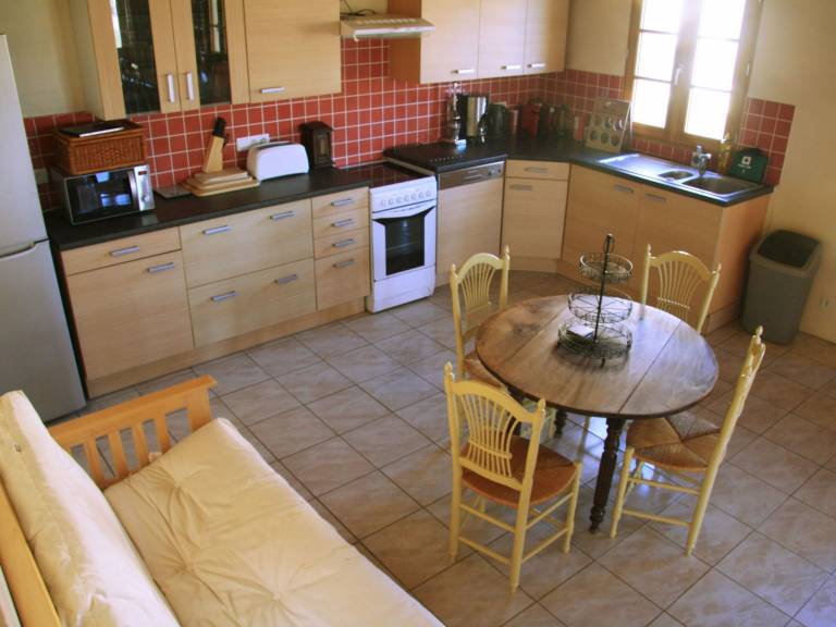Vacation home with barbecue & private pool — photo 2