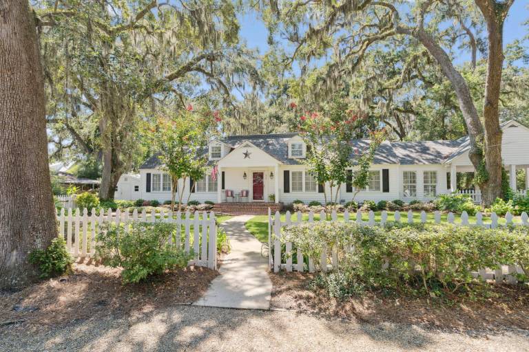 Sugar Magnolia - 400 Magnolia Ave in St. Simons Island, GA