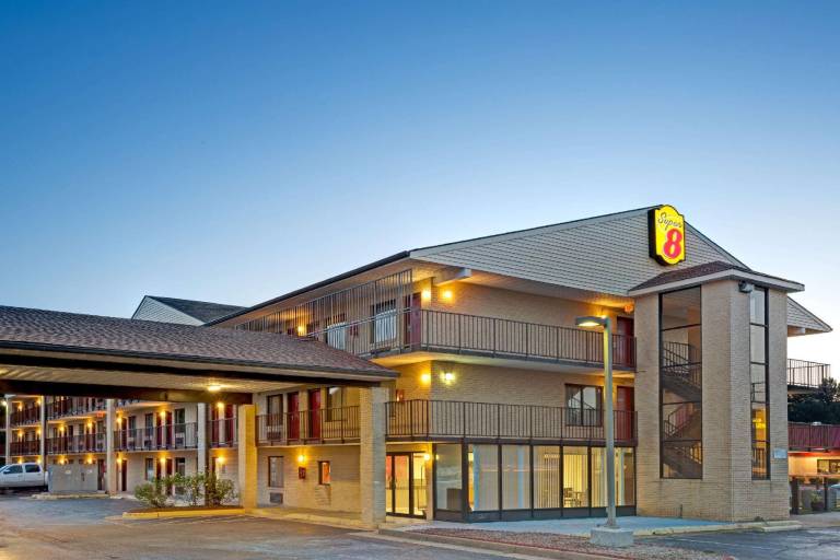 Super 8 By Wyndham Fredericksburg — photo 2