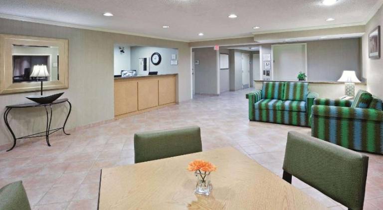 La Quinta Inn & Suites by Wyndham Mansfield OH — photo 4
