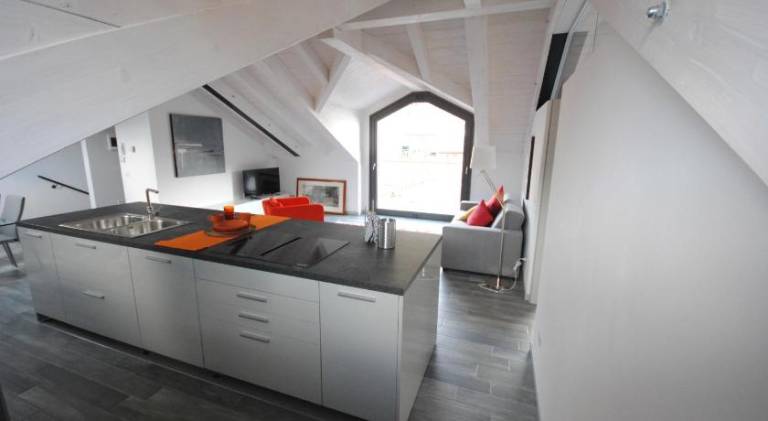 Apartment with terrace | Near Como Cathedral | Pets allowed — photo 3
