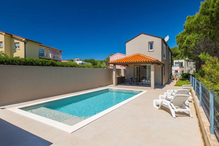 Beautiful house with private pool, garden & terrace | Perfect for remote work | Pet-friendly — photo 2