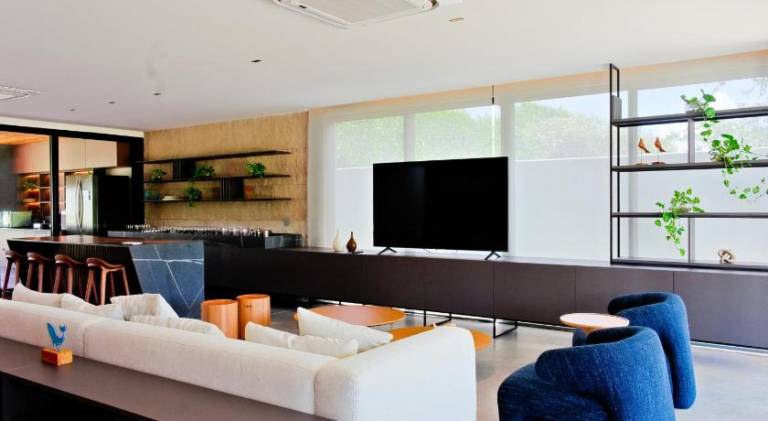 Villa with pool — photo 4