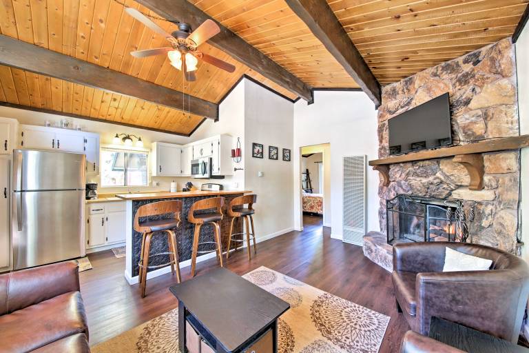 Cozy Cabin w/ Deck & Fireplace in Big Bear! in San Bernardino, CA