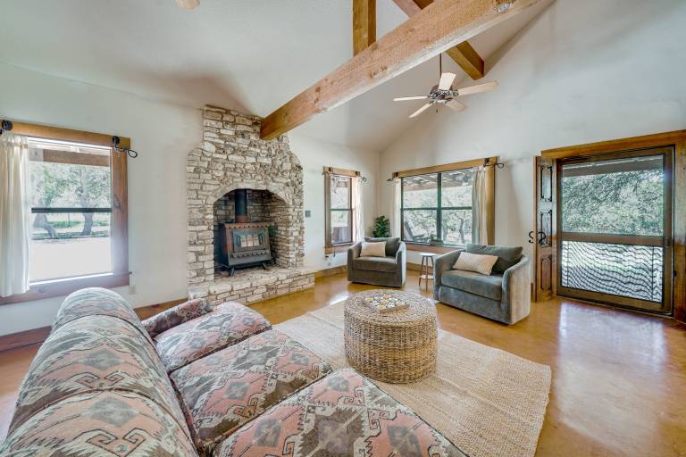 Swim, Hike & Unwind: Serene Hill Country Retreat — photo 4
