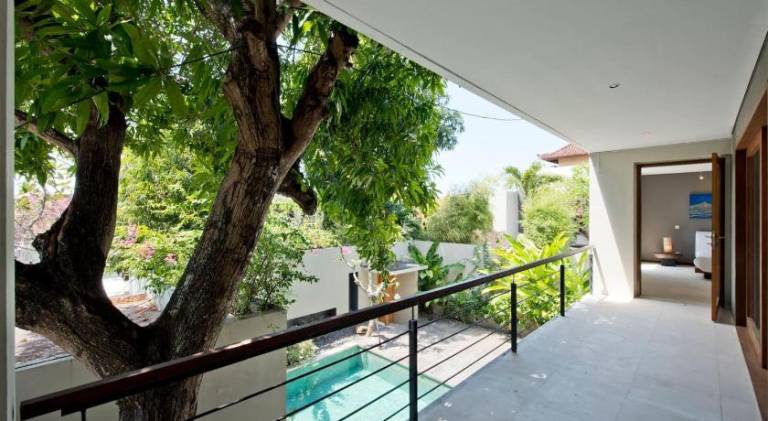 Villa with pool — photo 5