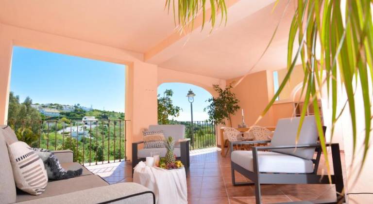 Fully equipped holiday apartment with patio, jacuzzi & pool | Good for workation | Dogs allowed — photo 2