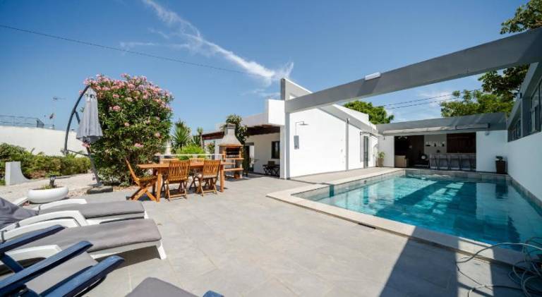 House with garden, private pool & patio — photo 3