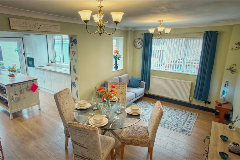 Near beach - Garden - Pets - Parking - Sleeps 4 — photo 5