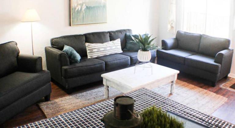 Newly Renovated 2-Bed near Downtown-North Shore — photo 2