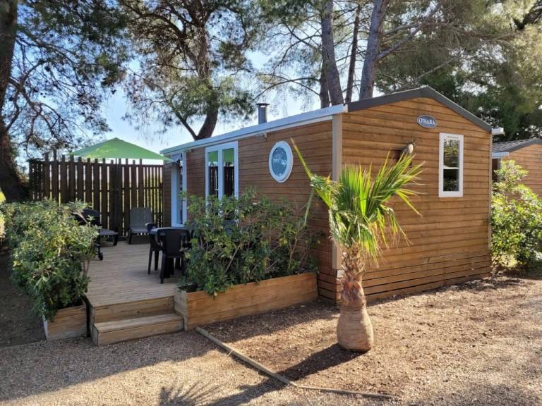 Camping with BBQ, heated pool & terrace in Pézenas