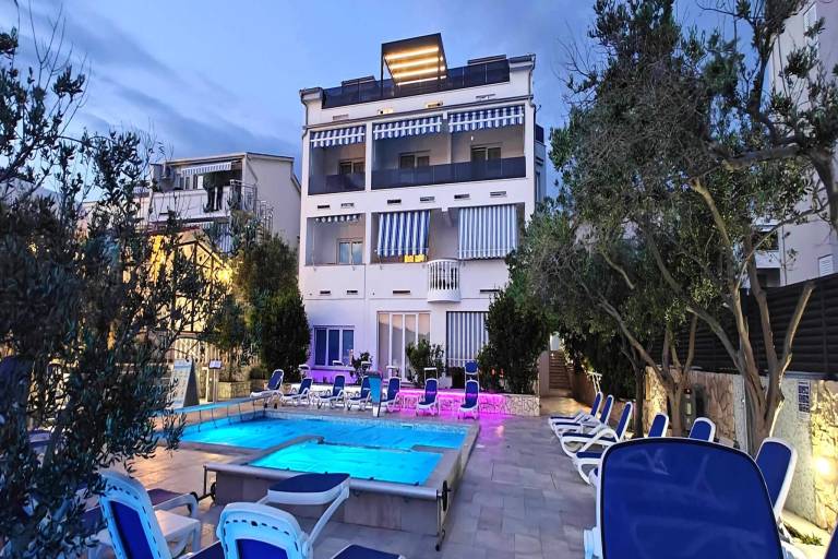 Beautiful apartment with pool | Beach nearby | Pets allowed in Senj