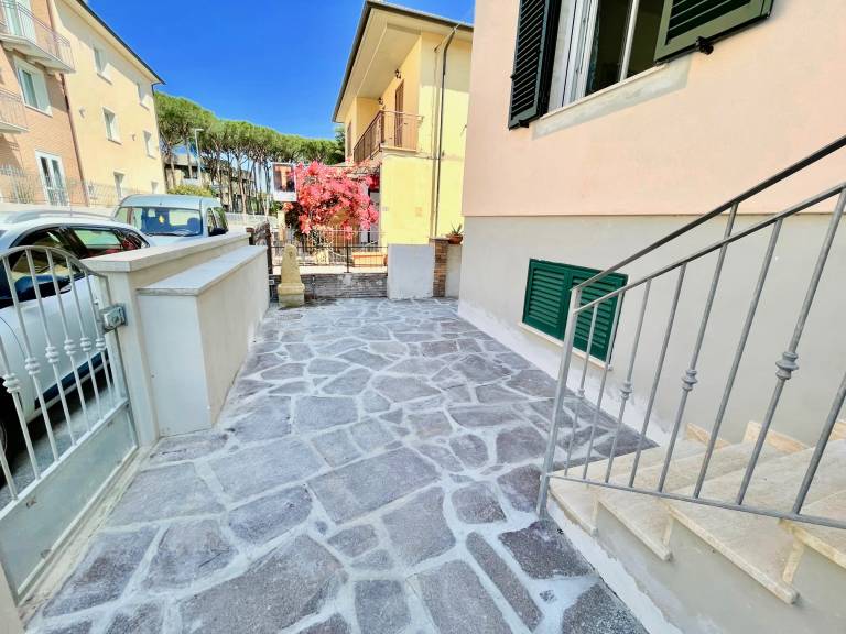 Holiday apartment with 2 rooms for 6 persons — photo 4