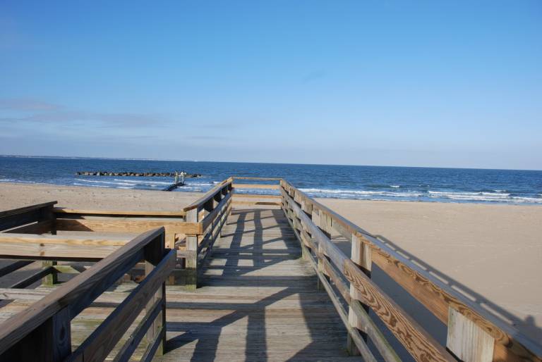 Historic Beach Side Getaway - Pet friendly, WiFi — photo 2