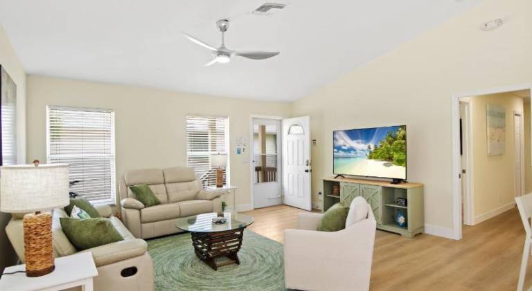 House with pool | Beach nearby | Pet-friendly — photo 2