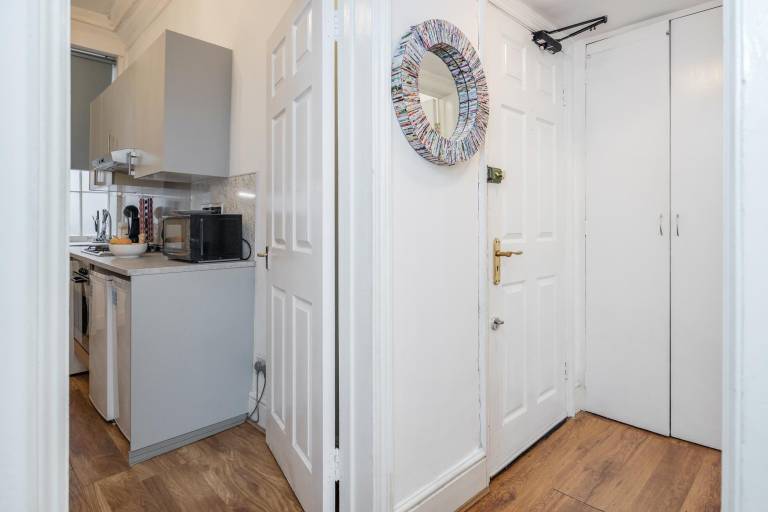 Apartment | Near Trafalgar Square | Perfect for remote work — photo 4