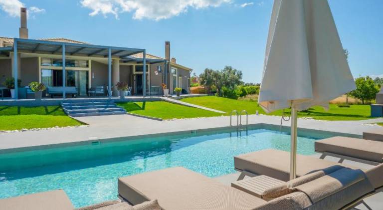 Fully equipped lovely villa with BBQ, private pool & hot tub | Perfect for remote work | Pet-friendly in Kefalonia