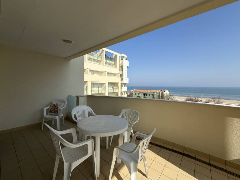 Apartment with patio | Sea view — photo 2