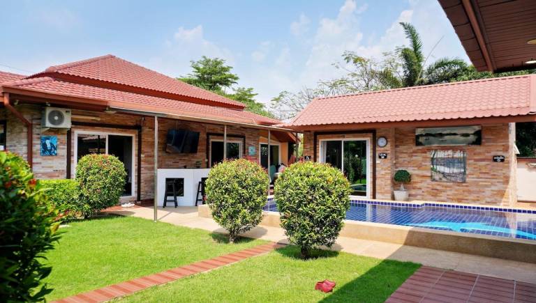 Luxury 6BR Private Pool Villa Near Pattaya Beach — photo 3
