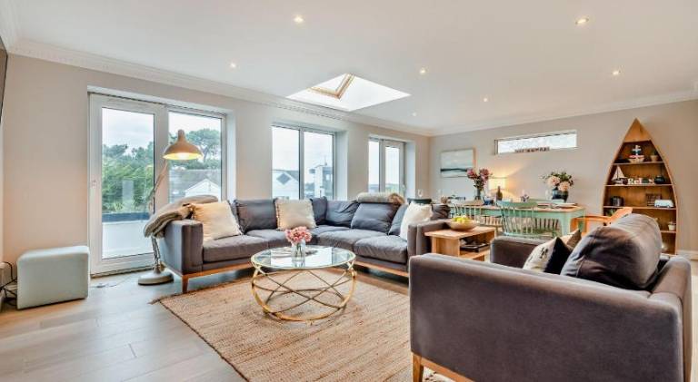 High Tides Elegant & Modern 4-Bedroom Villa in Sandbanks in Poole