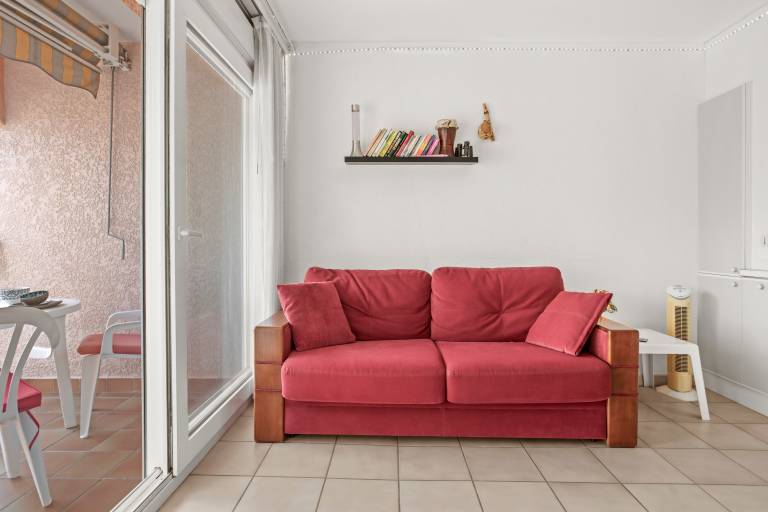Studio Apartment 'À Deux Pas De La Mer' with Sea View and Air Conditioning — photo 5
