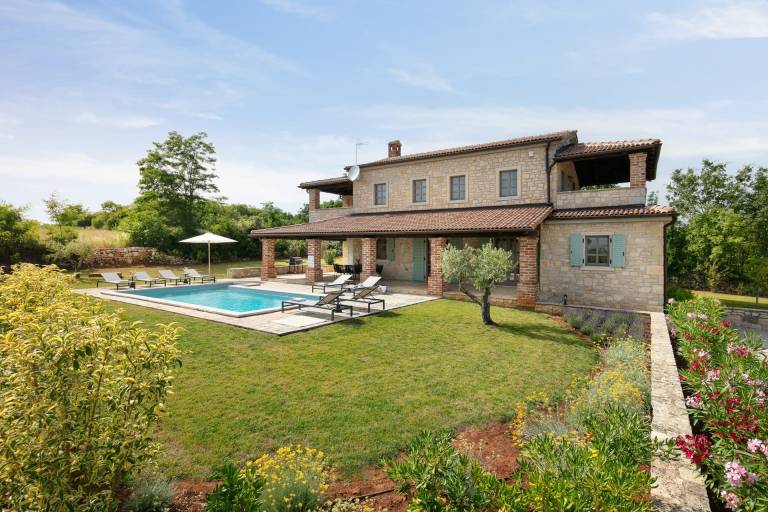 Fully equipped villa with garden, BBQ & patio | Dogs allowed — photo 3