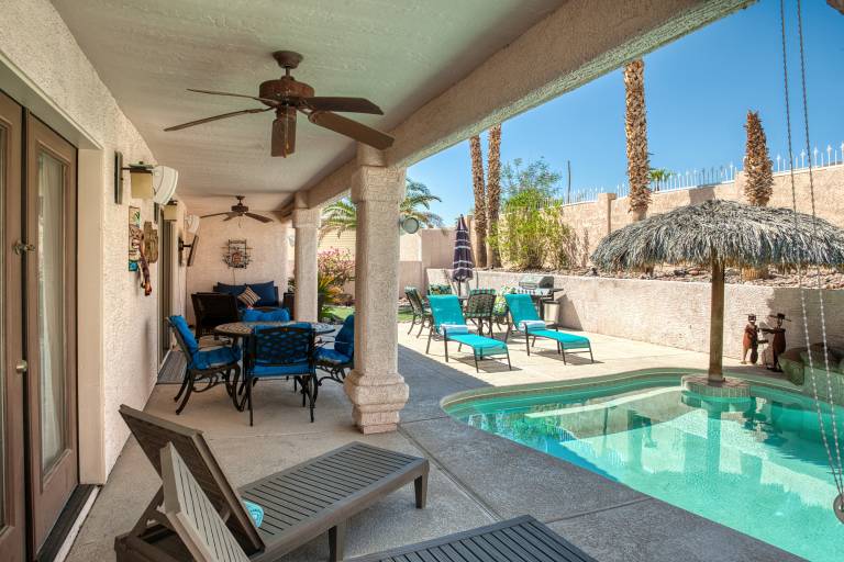 Vacation home with barbeque & private pool — photo 4