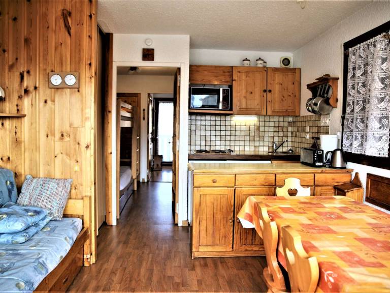 Holiday apartment with 1 room for 6 persons in Huez