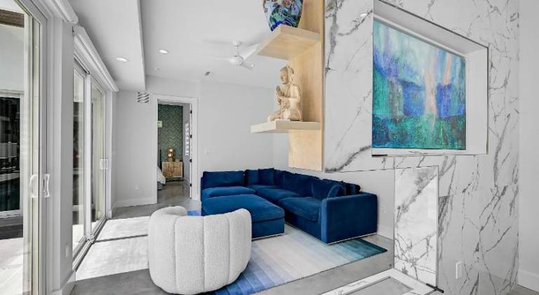 House with pool in Sarasota, FL