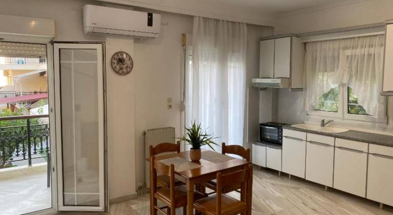 Beautiful rental apartment with yard & patio | Close to the beach | Perfect for remote work | Dogs allowed — photo 5