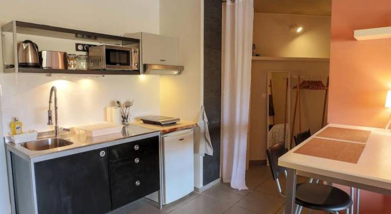 Holiday apartment | Next to Popes' Palace | Dogs allowed — photo 4
