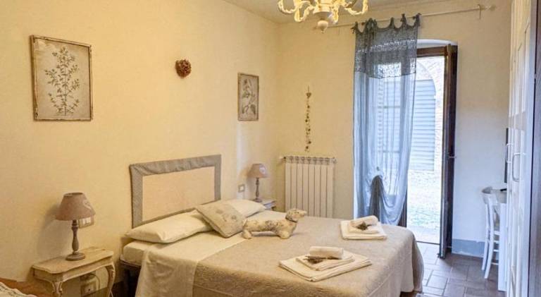 Rental apartment with 2 rooms for 5 persons in Sovicille