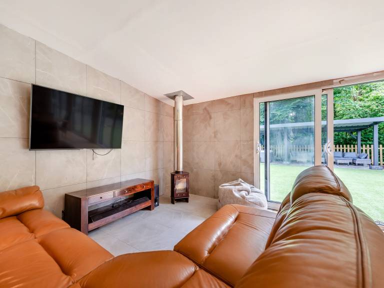 Family-friendly cottage with barbeque, jacuzzi & yard | Pet-friendly — photo 3