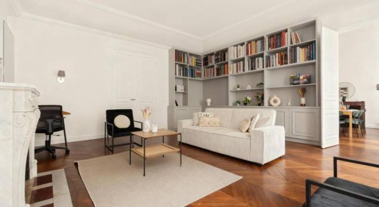 180m2 Haussmann 4BR 3 Bath Golden Triangle Champs Elysees & Opera in Levallois-Perret