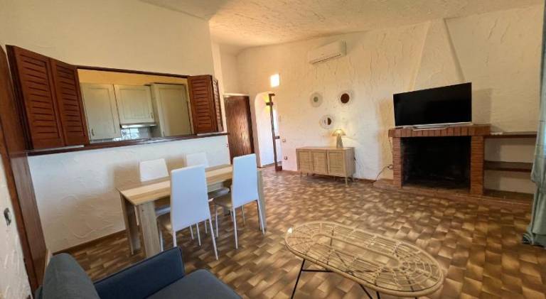 Rental apartment with patio & yard — photo 2
