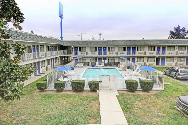 Motel 6 San Marcos, TX — photo 4