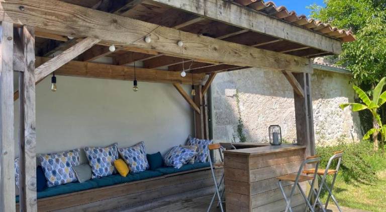 Vacation home with garden, pool & barbecue — photo 5