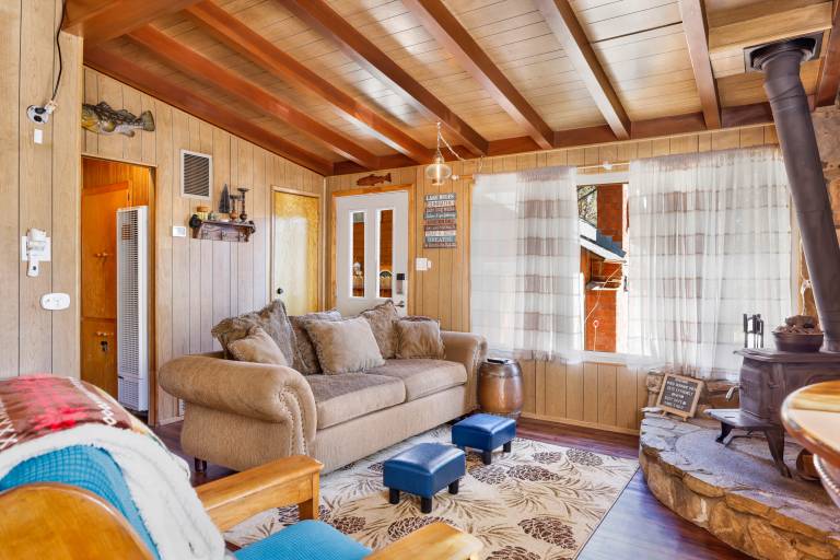 Cozy Ski View Chalet Cottage at Big Bear Lake in Big Bear Lake, CA
