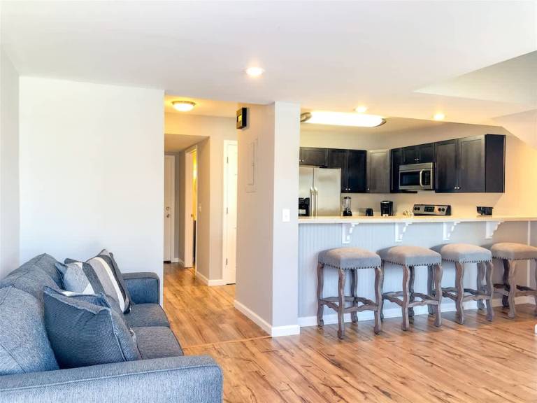 Child-friendly vacation home | Beach nearby | Pets allowed — photo 2