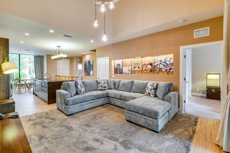 Magic Villas Townhome  5 Mi to Disney Parks! — photo 4
