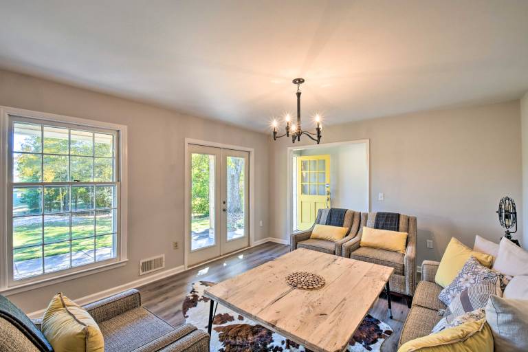 Mod 'Stable House' on 10 Acres, Walk to Lake! — photo 5